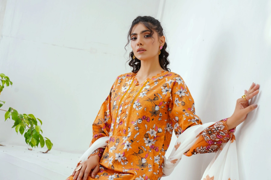 Elegant evening summer outfit for women
