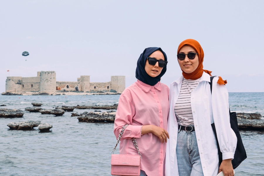 Comfortable airport travel outfit for women during summer